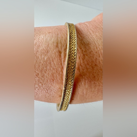 Vintage Signed Crown Trifari Gold-tone Bangle Bracelet - Picture 1 of 8